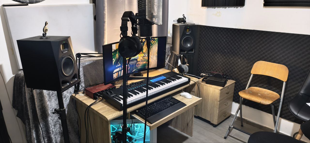 קונסולת הקלטה באולפן Matanel Studio